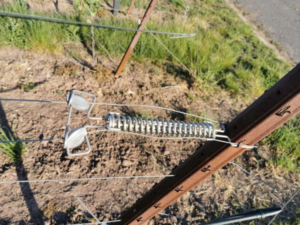 Пружина-компенсатор (оцинк, под замок Gripple, с V креплением для металлического столба)